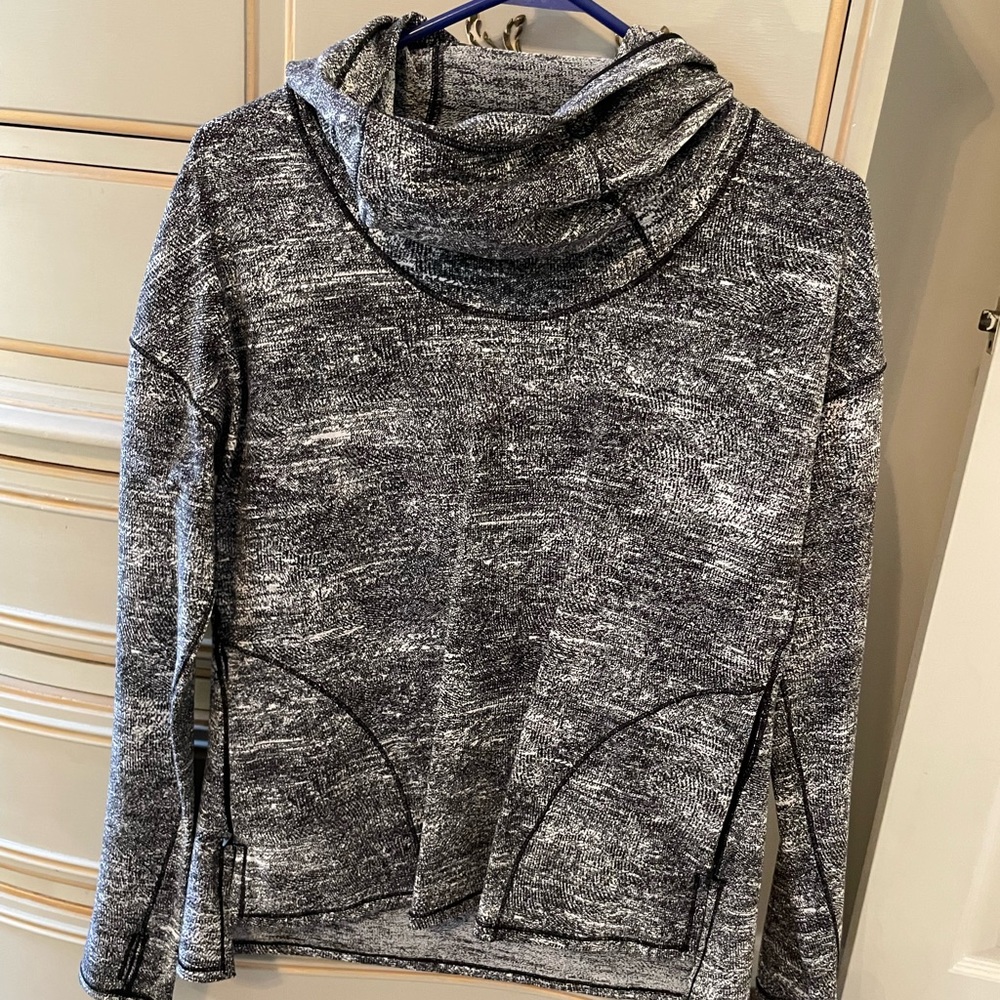 Lulumeon Long Sleeve Hooded Pullover